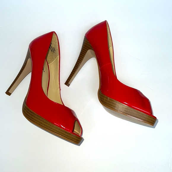 JAZZBERRY RED PATENT LEATHER PEEP-TOE PUMPS!! WORN ONCE - Picture 3 of 6